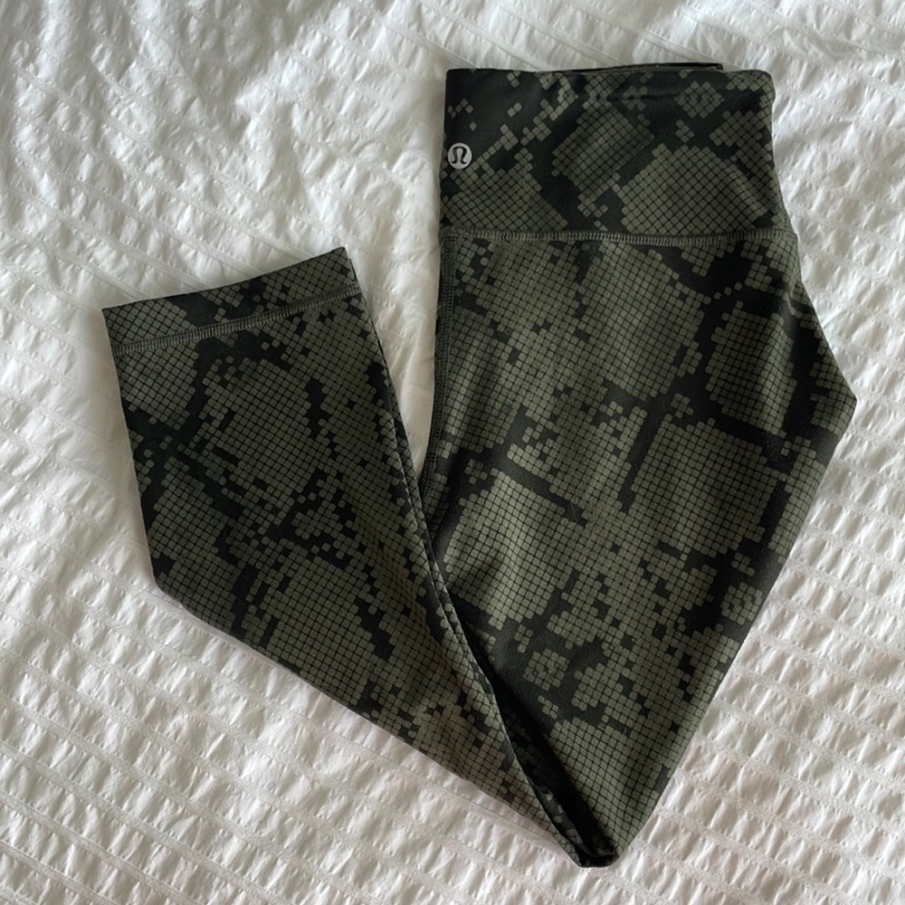 Lululemon snake skin crop pants